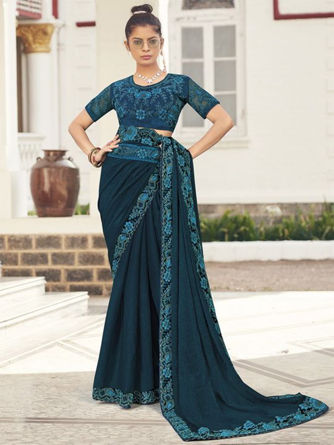 

Mitera Embroidered Pure Chiffon Belted Saree, Teal