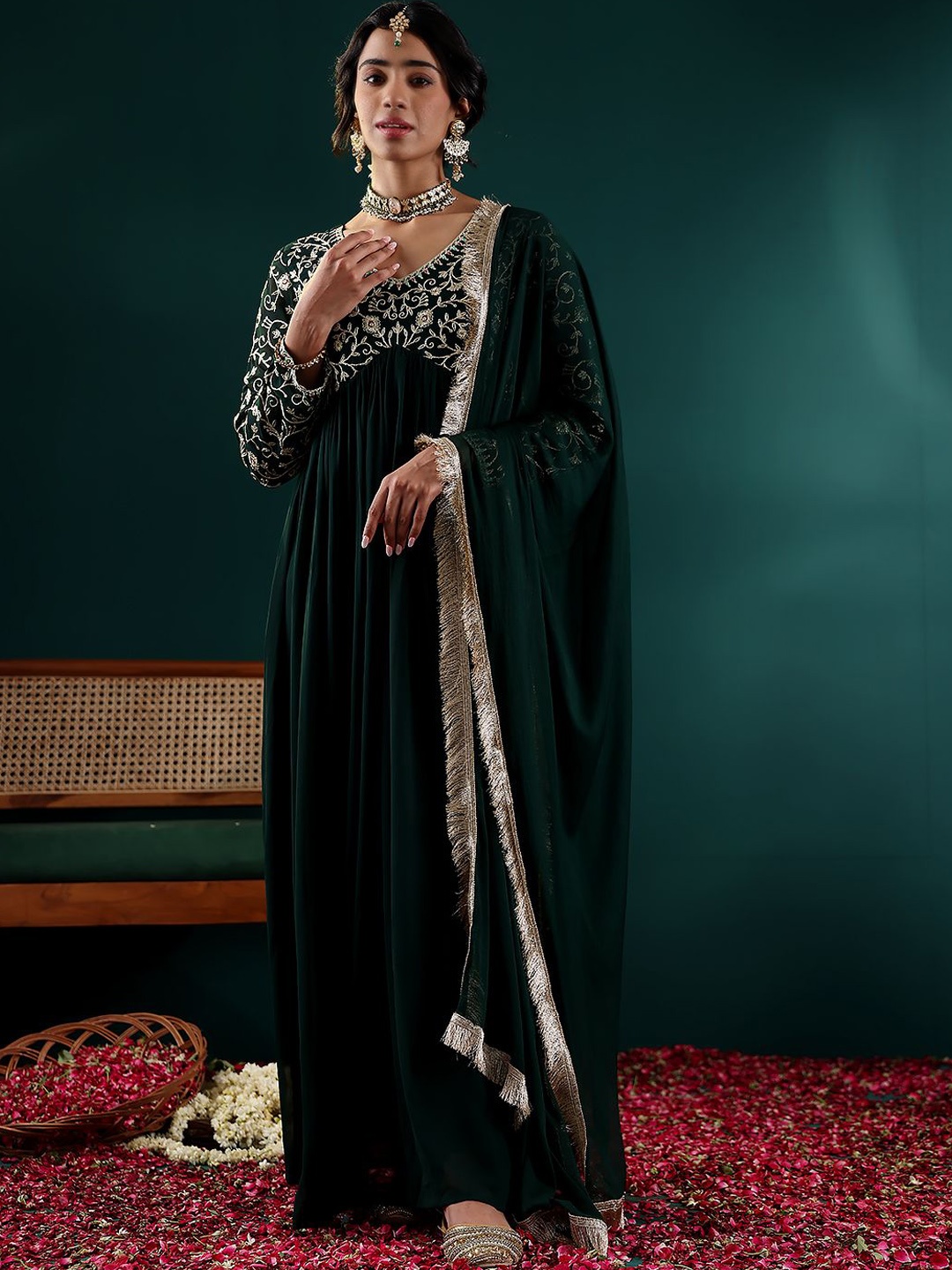 

Varanga Women Ethnic Motifs Embroidered Georgette Anarkali Kurta, Green
