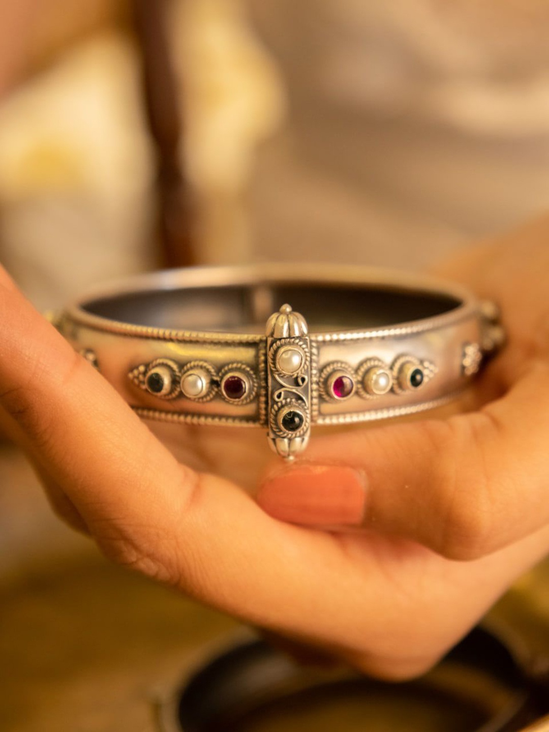 

Shyle 925 Sterling Silver Oxidised Stone Studded Kada Bangle