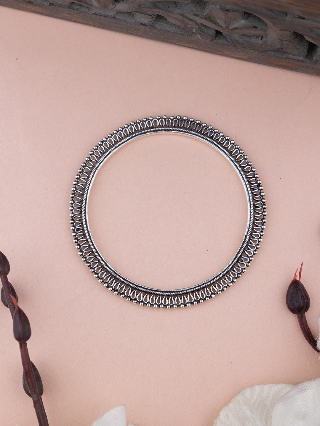 

Shyle 925 Sterling Silver Beaded Details Carved Bangle