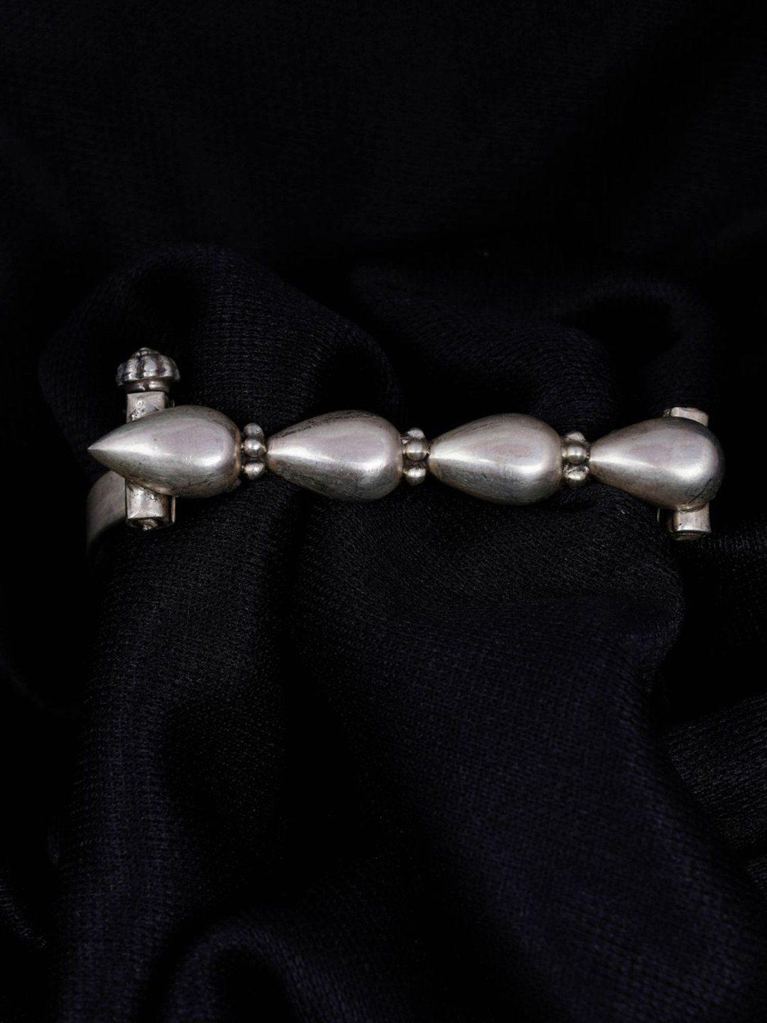 

Shyle 925 Sterling Silver Oxidised Boond Kada Bangle