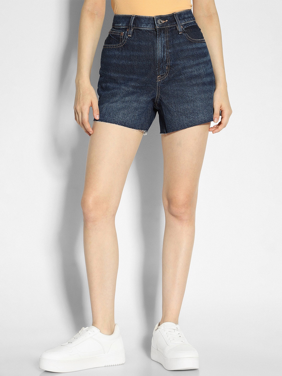 

AMERICAN EAGLE OUTFITTERS Women Mid-Rise Above Knee Washed Denim Shorts, Blue