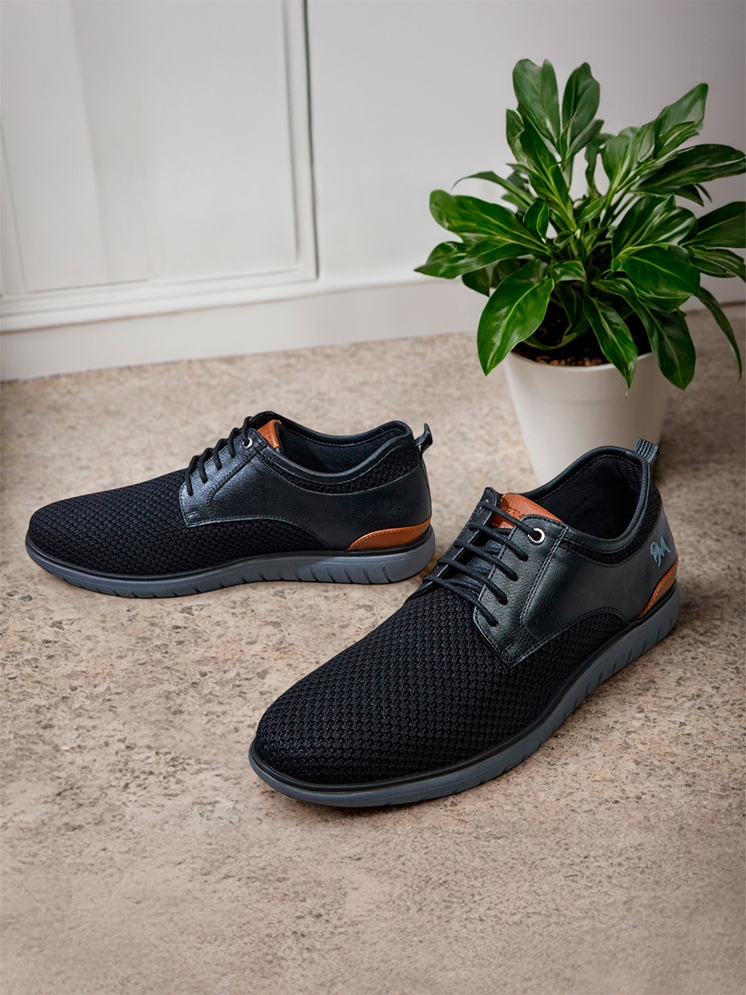 

NEEMANS Men Textured Lightweight Lace-Ups Derbys, Black