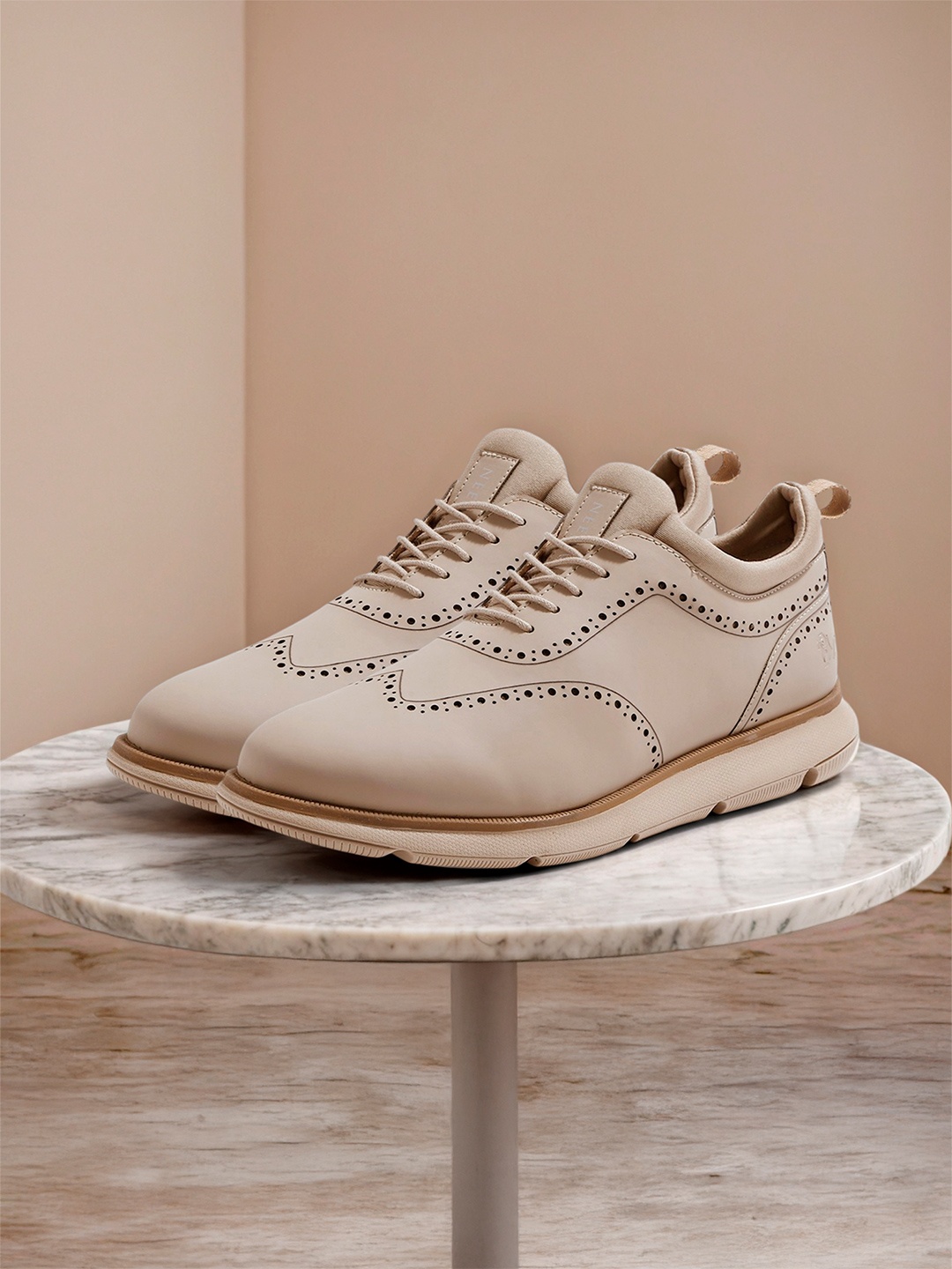 

NEEMANS Men Round Toe Lightweight Brogues, Beige