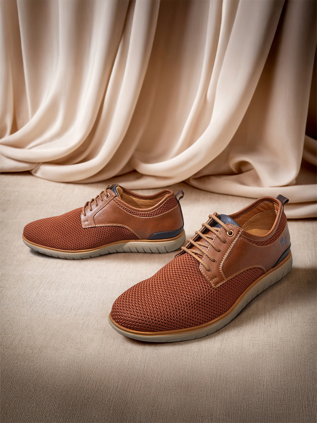 

NEEMANS Men Textured Round Toe Lightweight Mesh Derbys, Tan