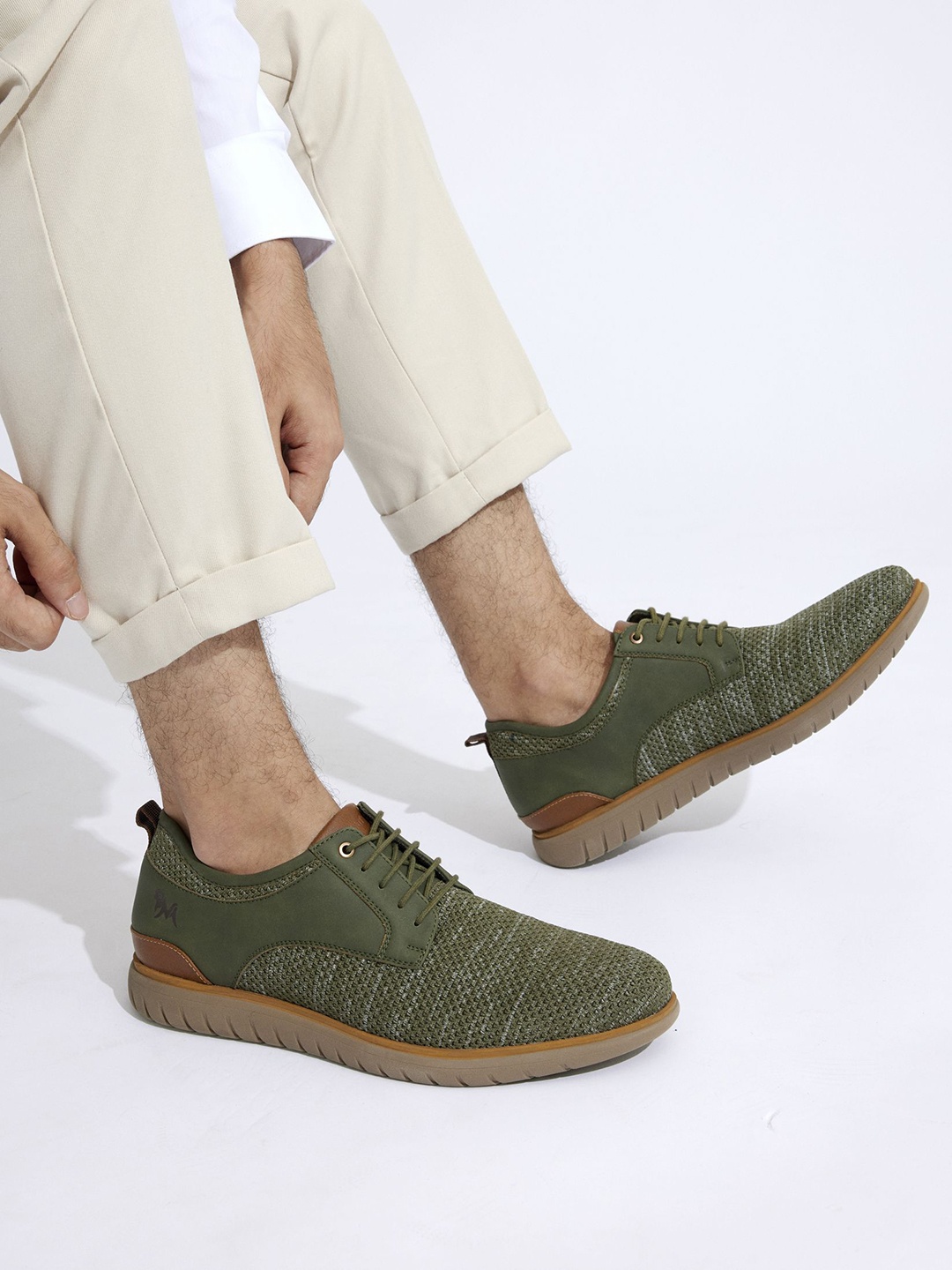 

NEEMANS Men Textured Round Toe Lightweight Mesh Derbys, Olive