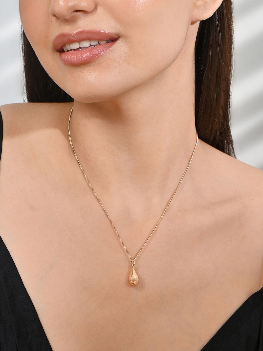 

ToniQ Gold-Plated Beach Themed Charm Pendant With Chain