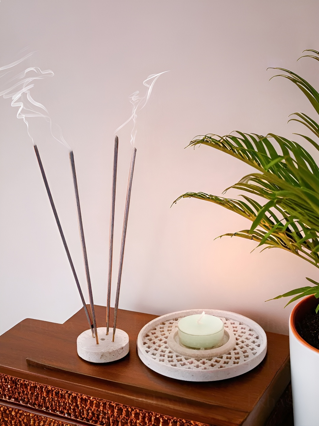 

Ekhasa White Textured Incense Stick Holder