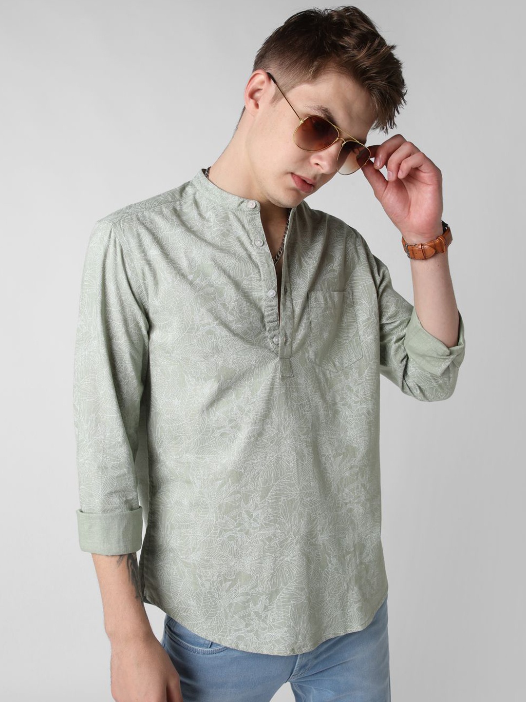 

VASTRADO Floral Printed Band Collar Roll-Up Sleeves Pure Cotton Kurta, Green