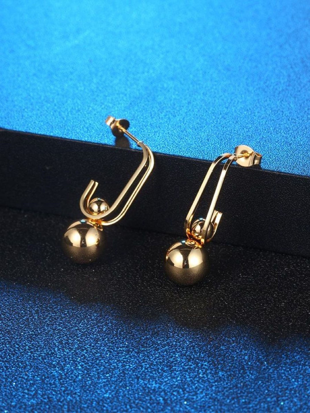 

EL REGALO Contemporary Studs Earrings, Gold