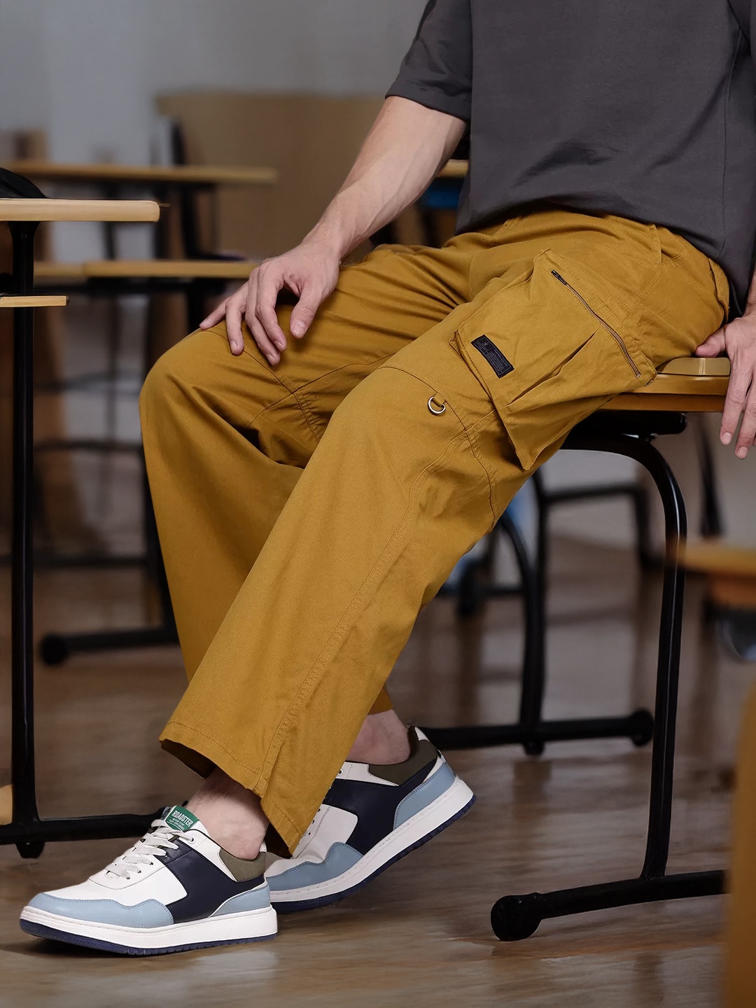 

The Roadster Lifestyle Co. Men Relaxed Fit Pure Cotton Cargos, Rust