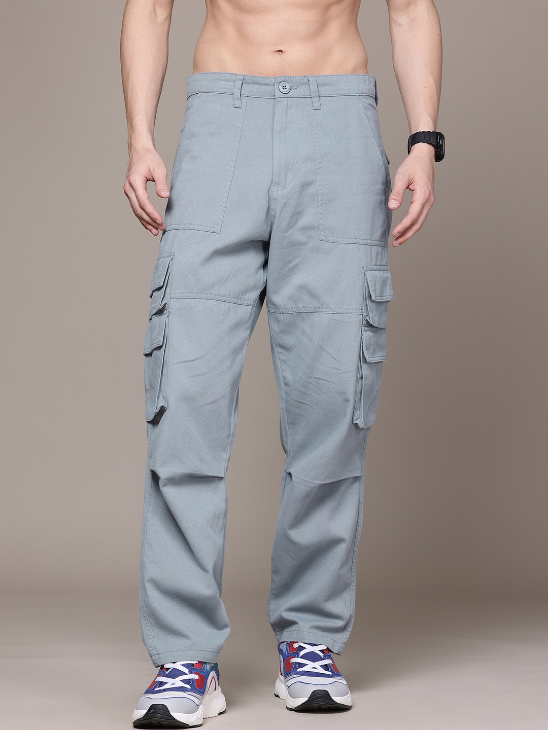 

The Roadster Lifestyle Co. Men Relaxed Fit Pure Cotton Cargos Trousers, Grey