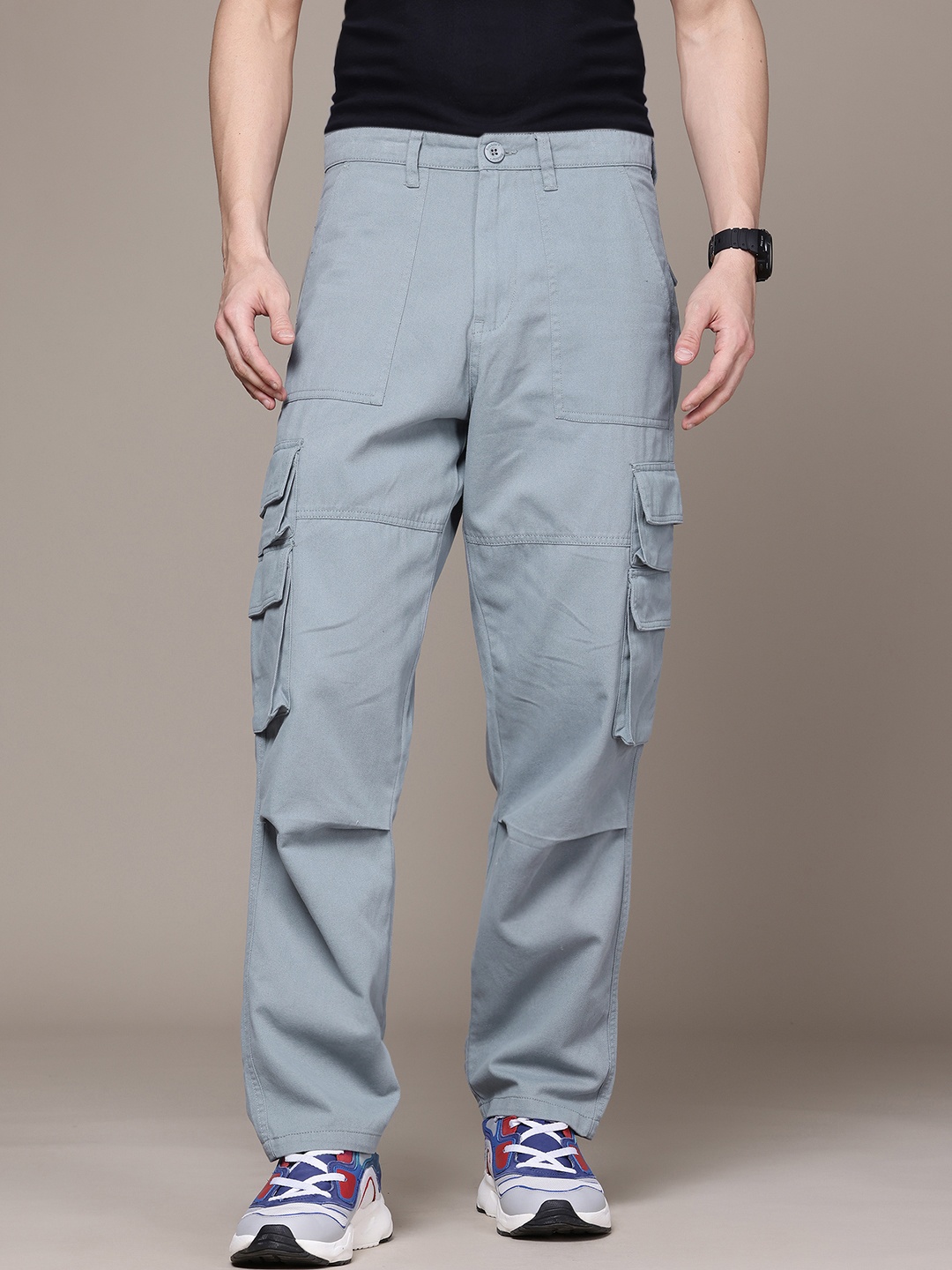 

The Roadster Lifestyle Co. Men Relaxed Fit Pure Cotton Cargos Trousers, Grey