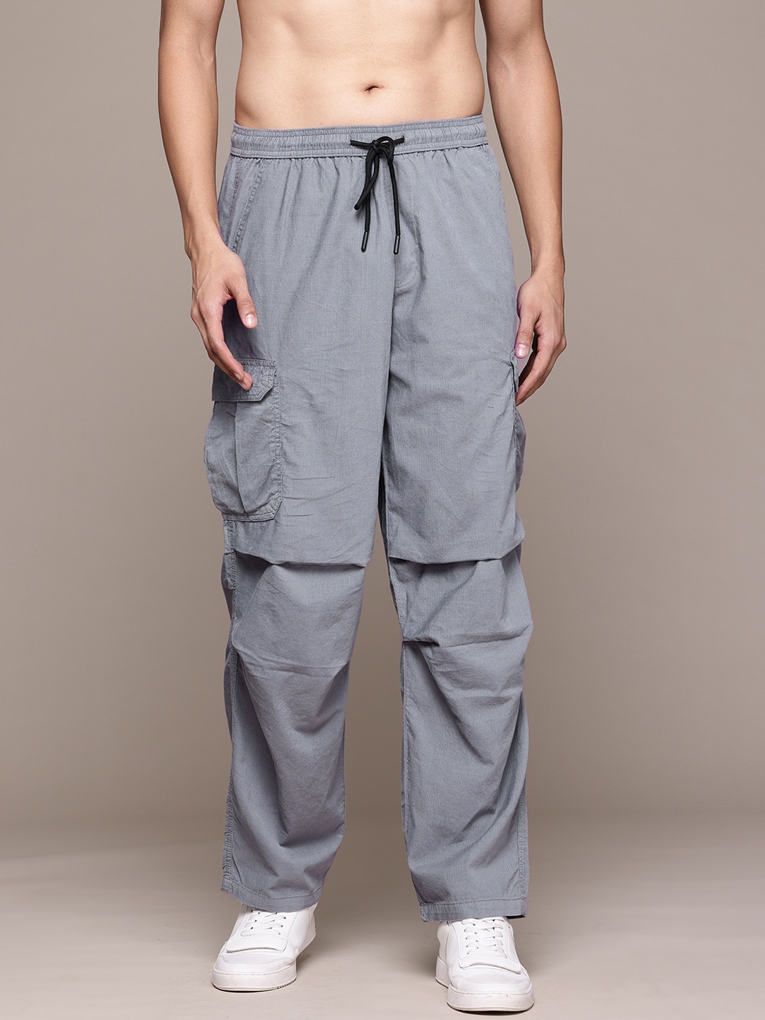 

The Roadster Lifestyle Co. Men Loose Fit Cotton Cargos, Grey