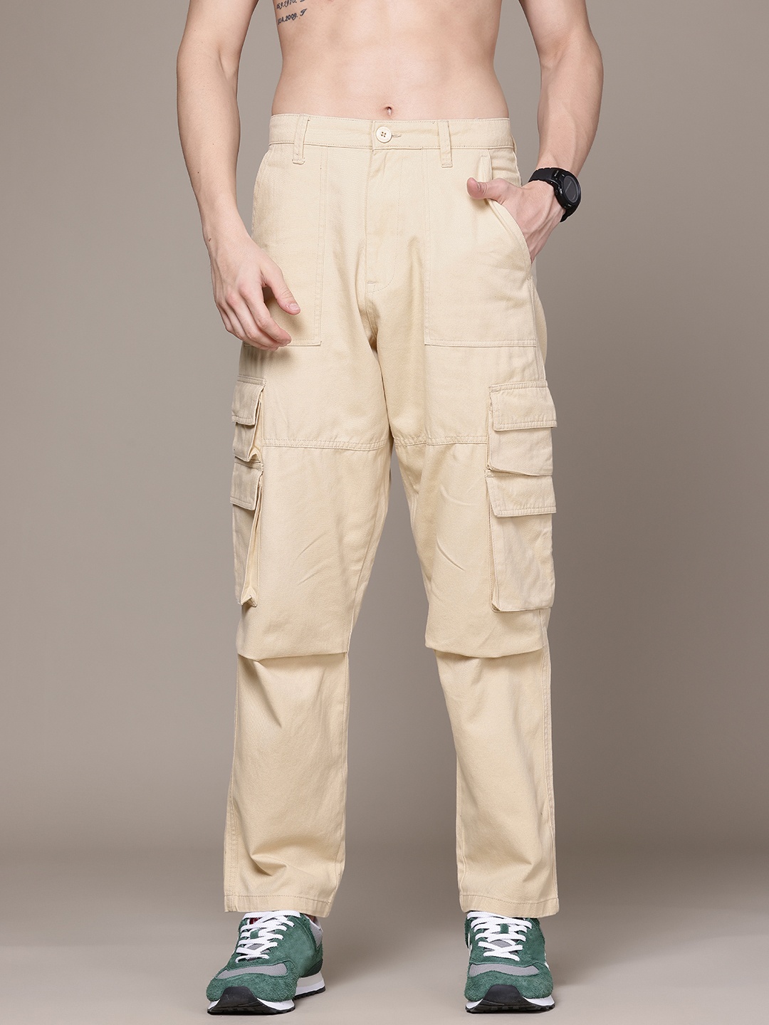 

The Roadster Lifestyle Co. Men Relaxed Fit Pure Cotton Cargos Trousers, Beige