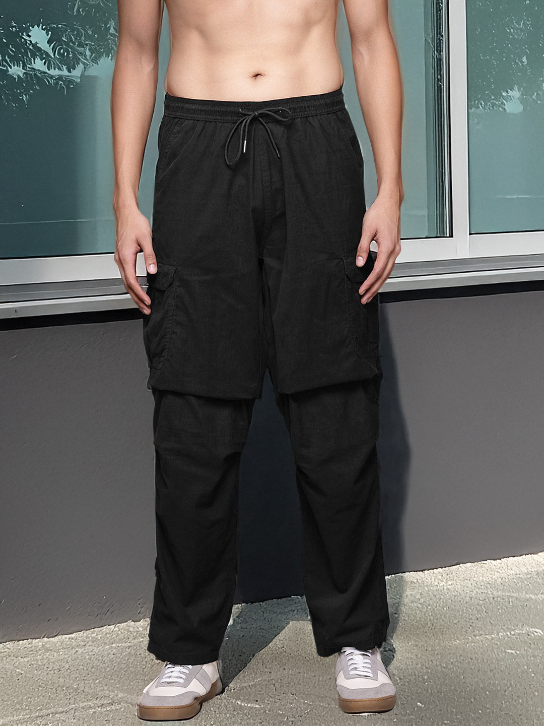 

The Roadster Lifestyle Co. Men Loose Fit Cotton Cargos, Black
