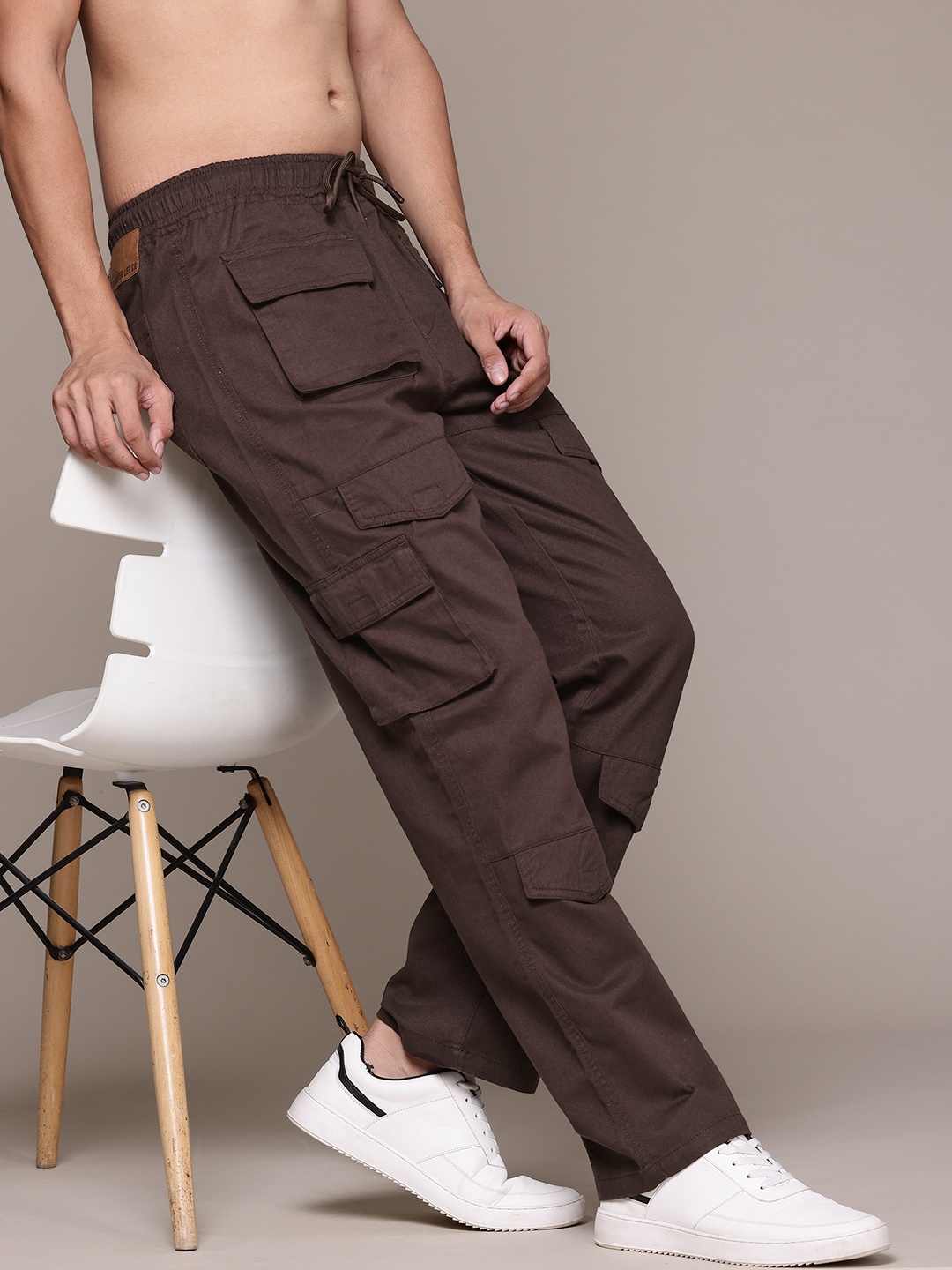 

The Roadster Lifestyle Co. Men Straight-Fit Pure Cotton Cargos with Pocket Detail, Coffee brown