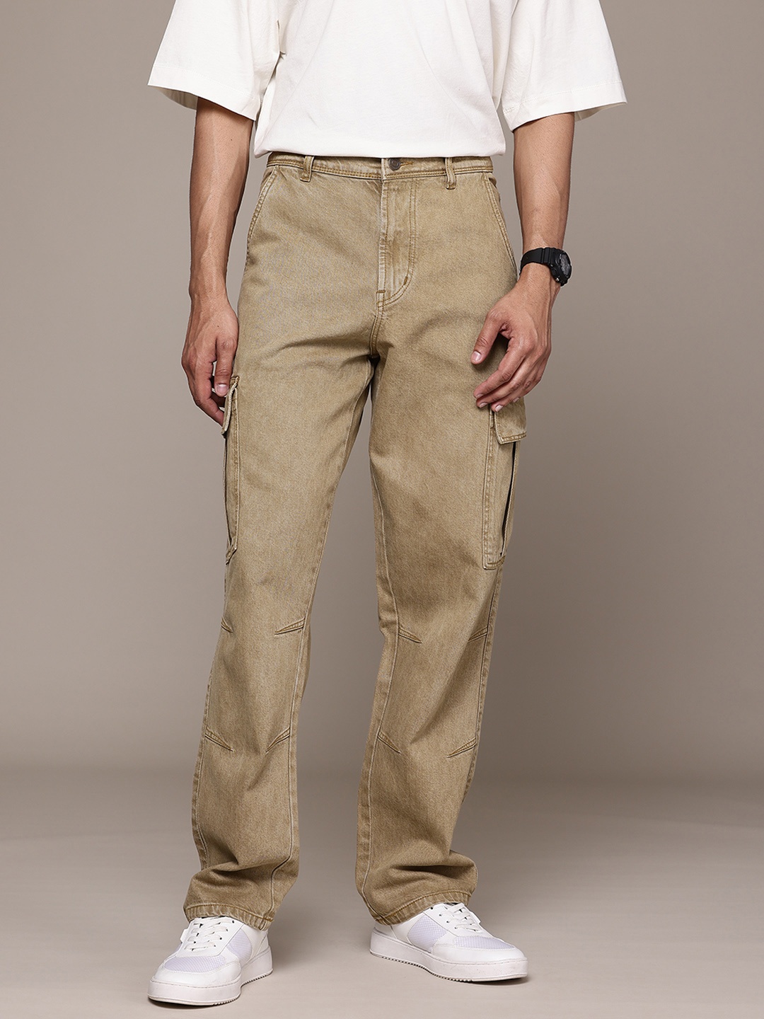 

The Roadster Lifestyle Co. Men Pure Cotton Loose Fit Cargo Style Non-Stretchable Jeans, Khaki