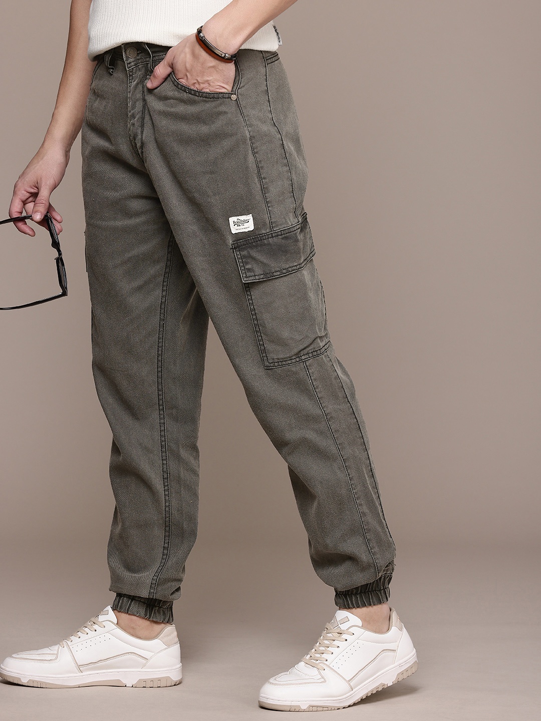 

The Roadster Life Co. Men Pure Cotton Baggy Jogger, Grey