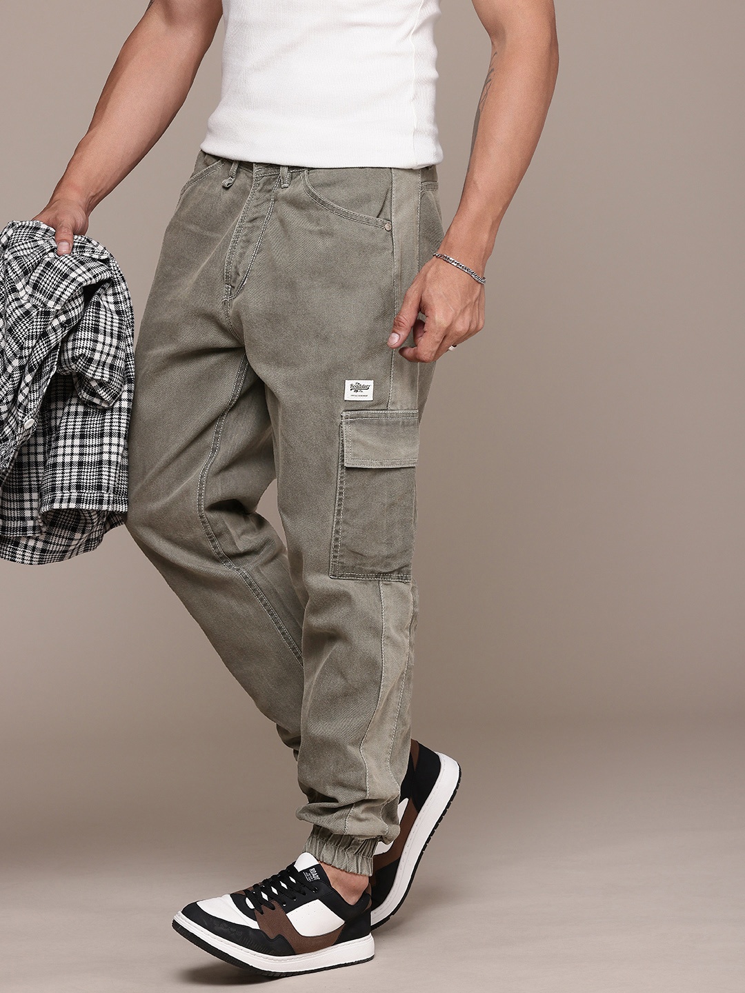 

The Roadster Life Co. Men Pure Cotton Baggy Jogger, Grey
