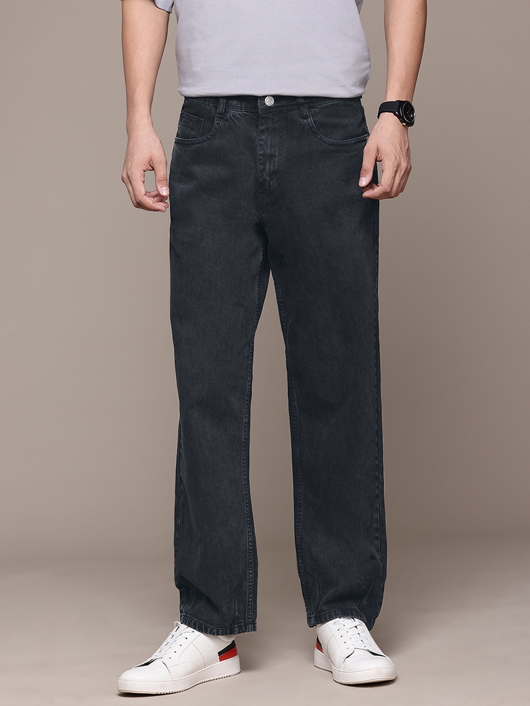 

The Roadster Lifestyle Co. Men Pure Cotton Loose Fit Jeans, Black
