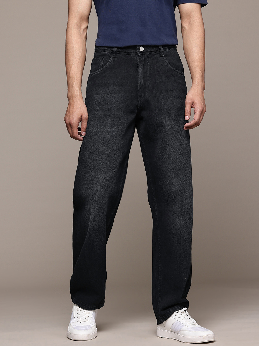 

The Roadster Lifestyle Co. Men Light Fade Loose Fit Jeans, Black