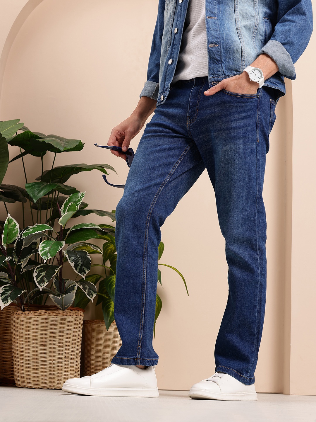 

Mast & Harbour Men Bootcut Light Fade Stretchable Jeans, Blue