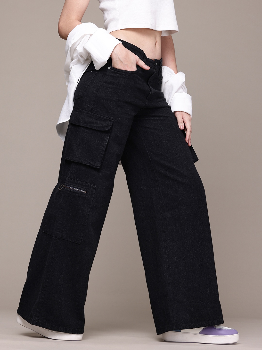 

The Roadster Lifestyle Co. Women Wide Leg High-Rise Pure Cotton Cargo-Style Jeans, Black