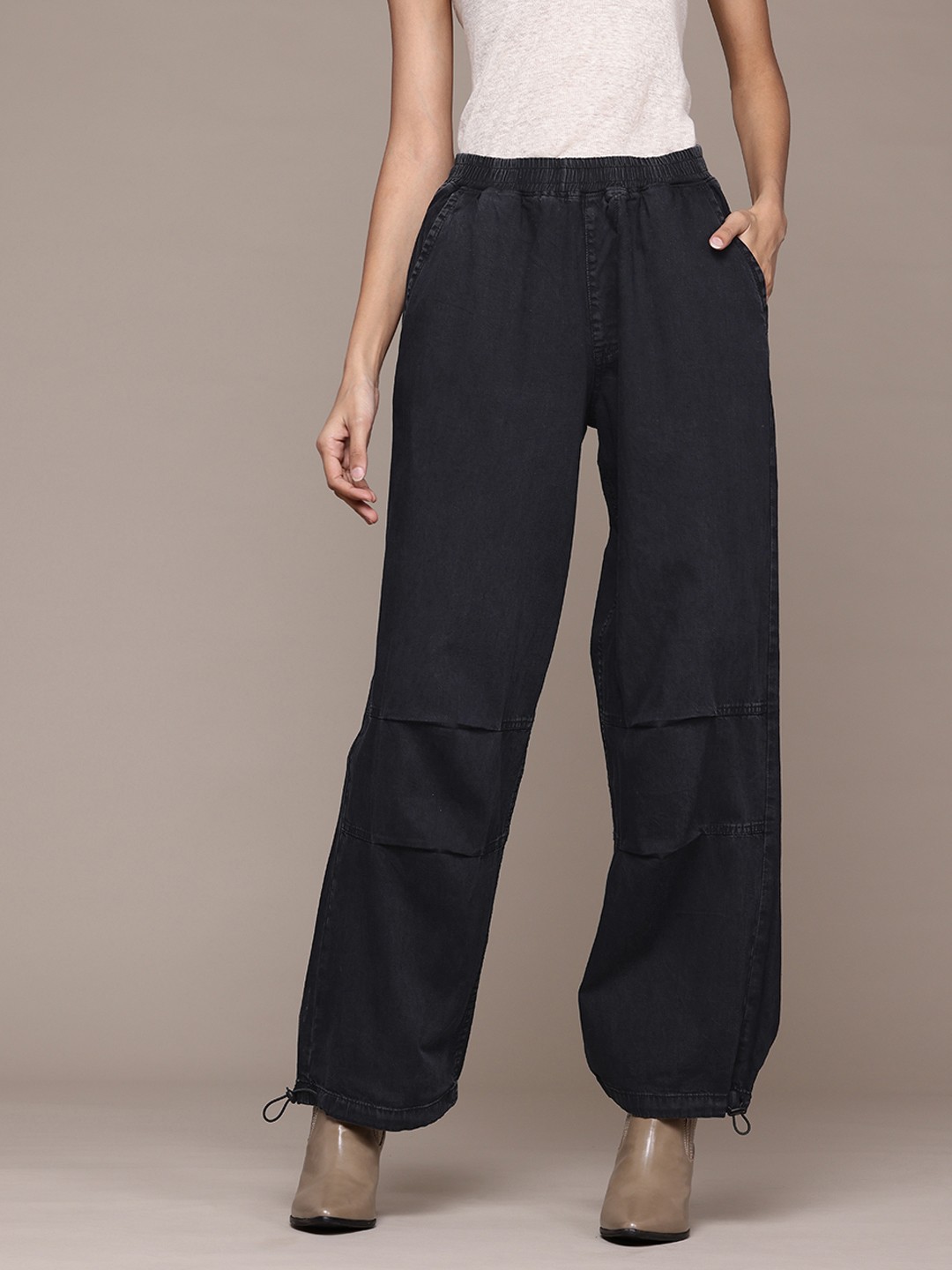 

Roadster The Lifestyle Co Women Pure Cotton Parachute Fit High-Rise Jeans, Black