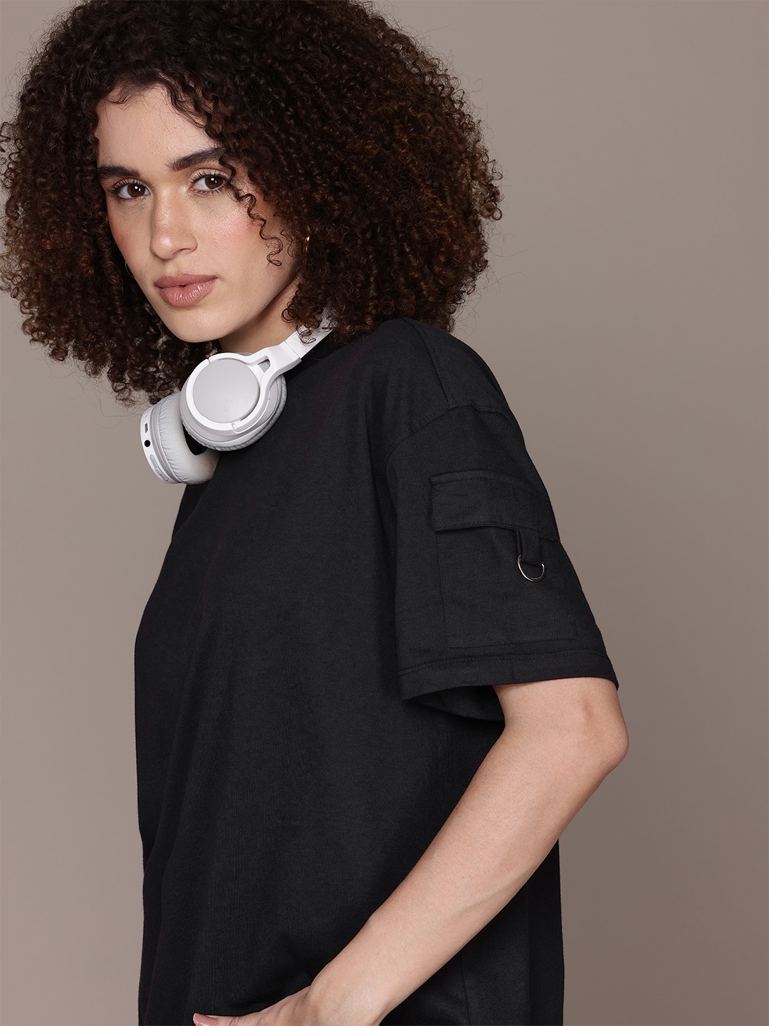 

The Roadster Lifestyle Co. Drop-Shoulder Pocket Detail Relaxed T-shirt, Black