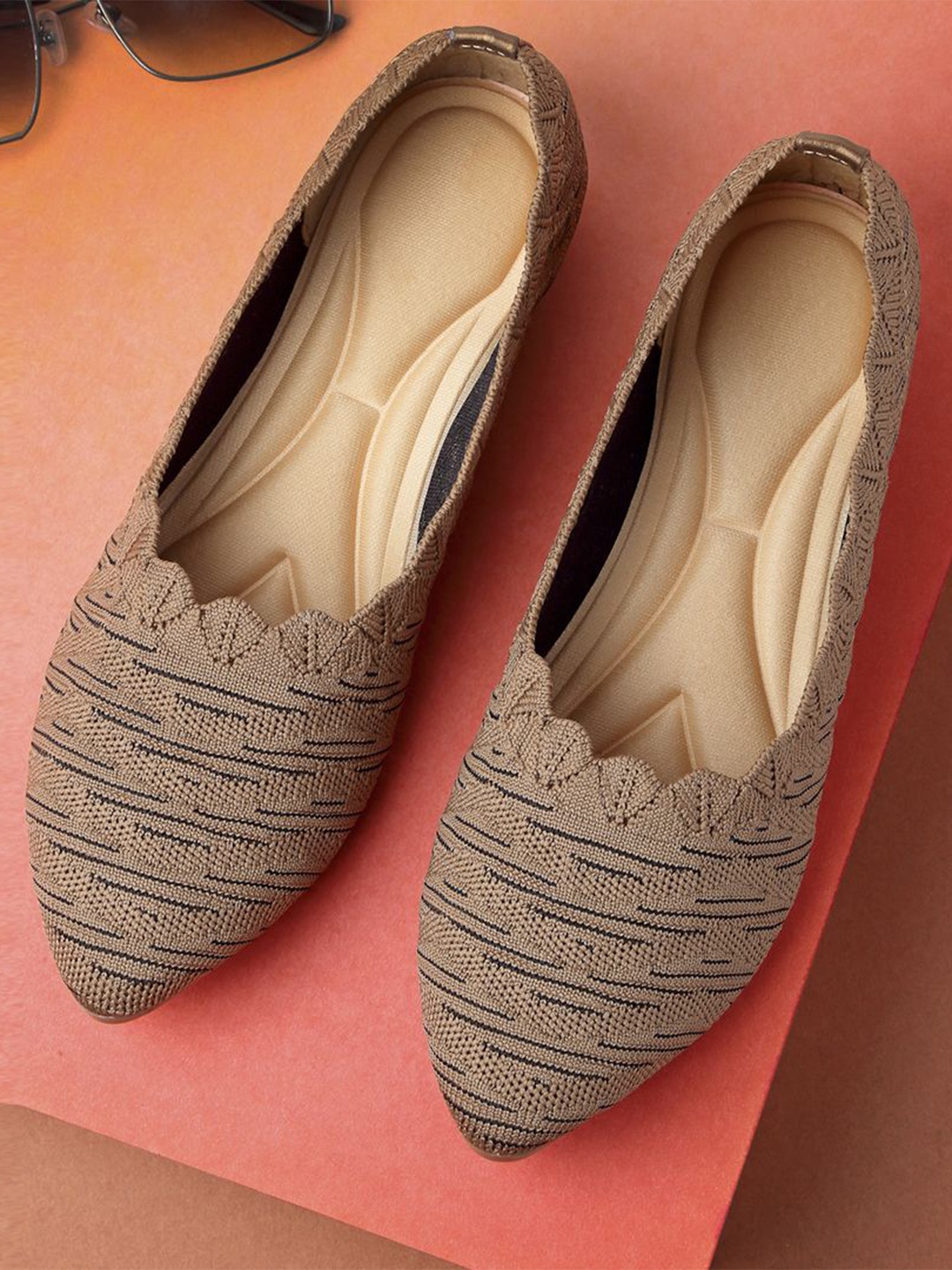 

AROOM Women Textured Ballerinas Flats, Beige