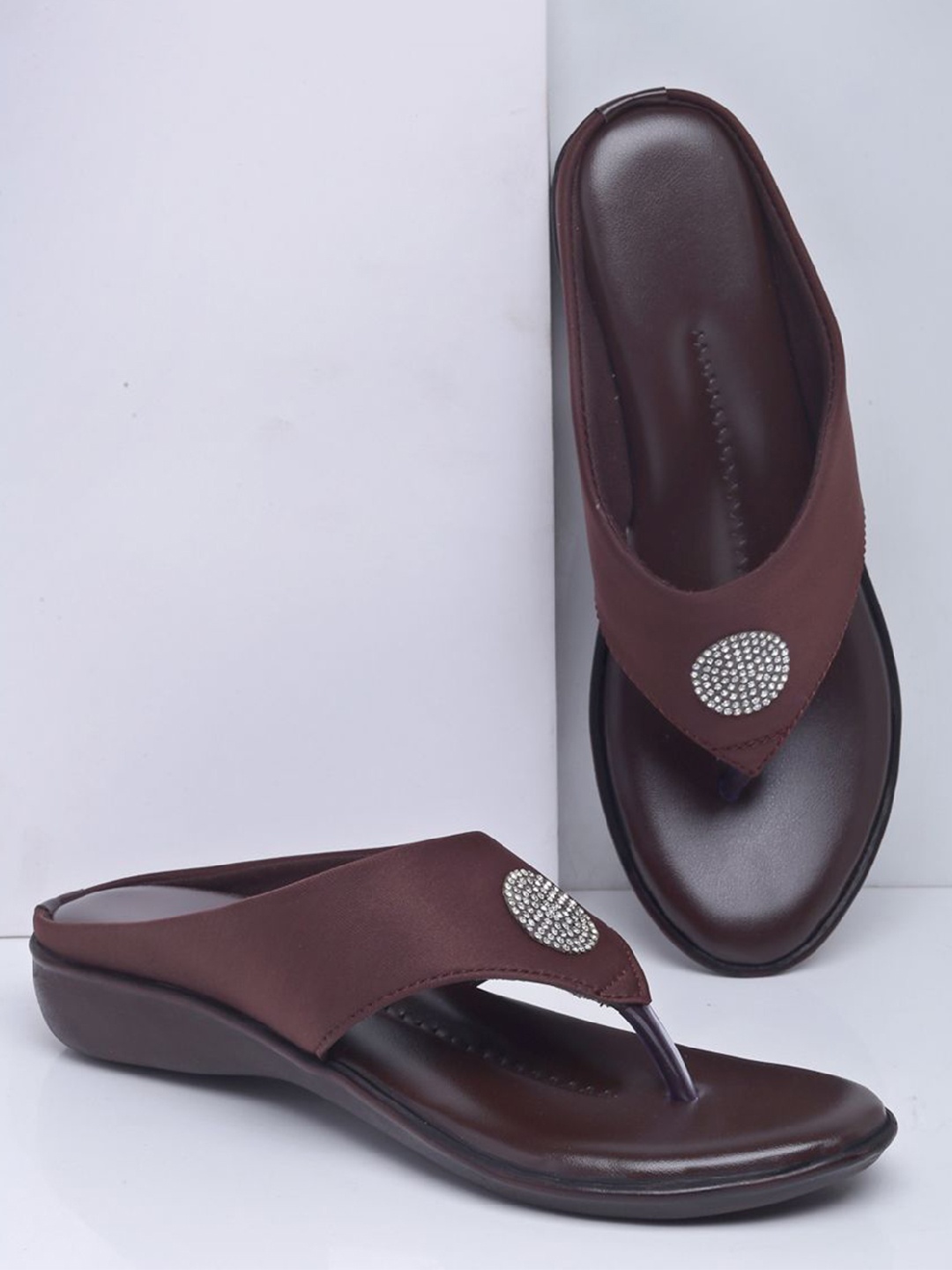 

AROOM Women Embellished Flats, Brown
