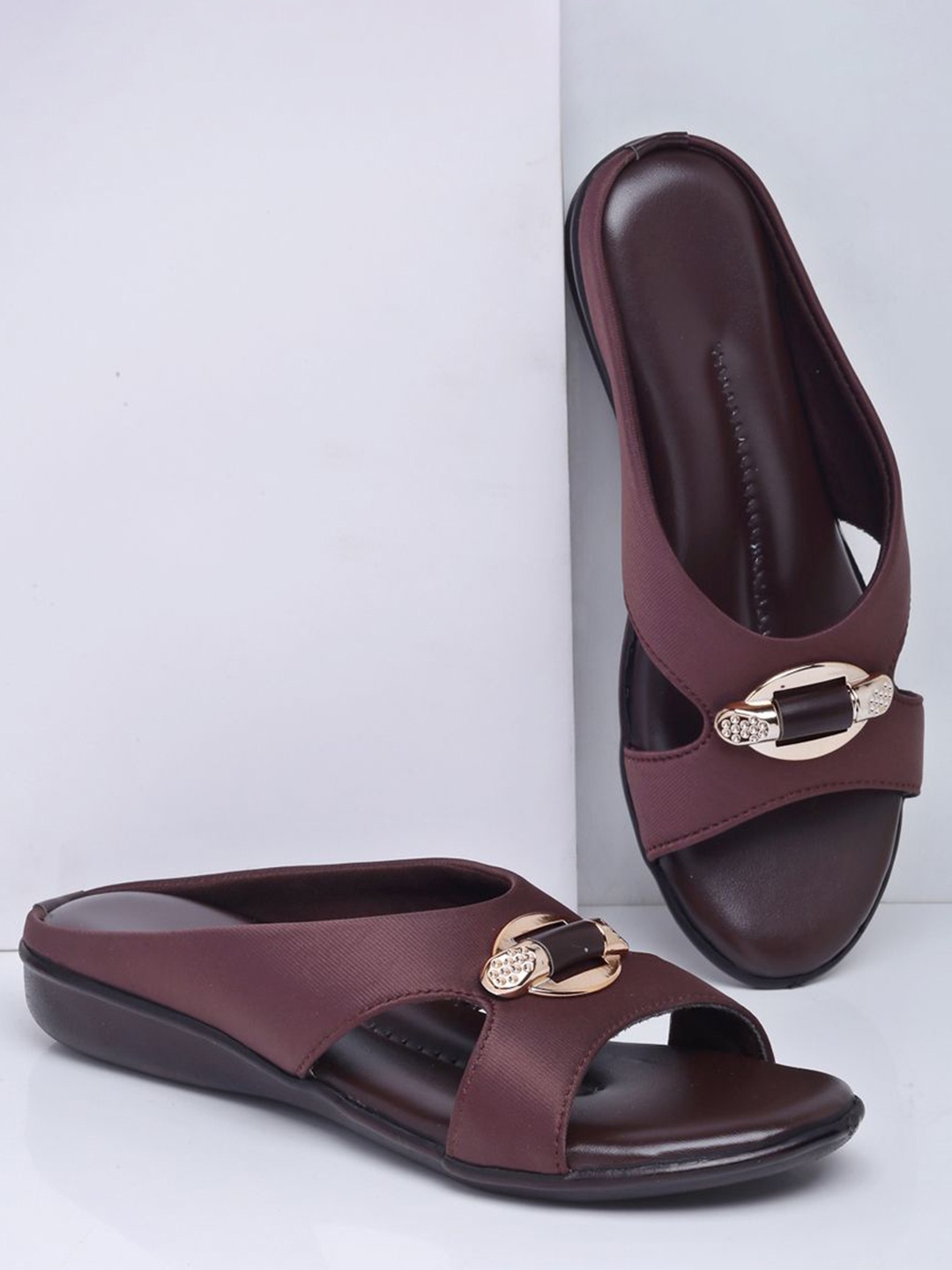

AROOM Women Embellished Open Toe Flats, Brown