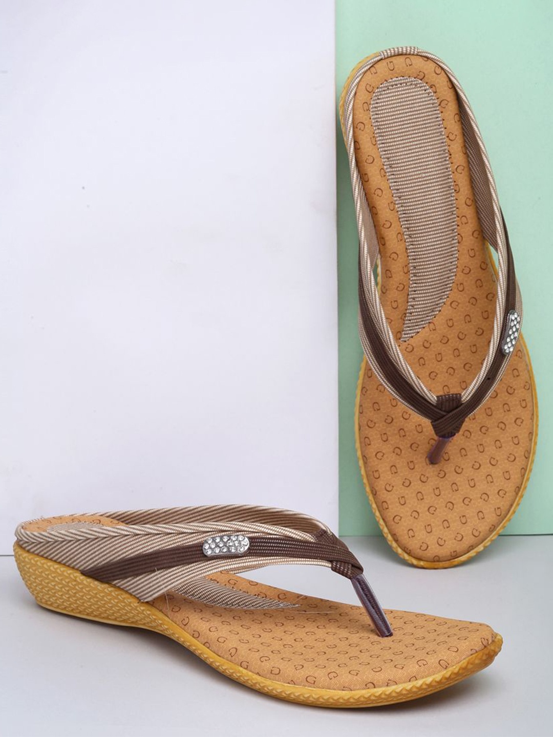 

AROOM Women Printed One Toe Flats, Cream