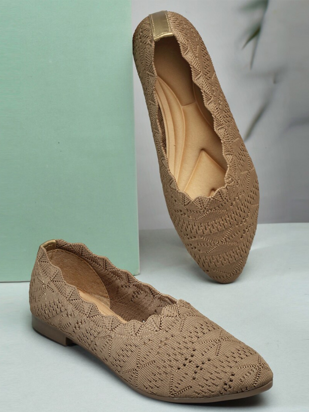 

AROOM Women Textured Ballerinas Flats, Beige