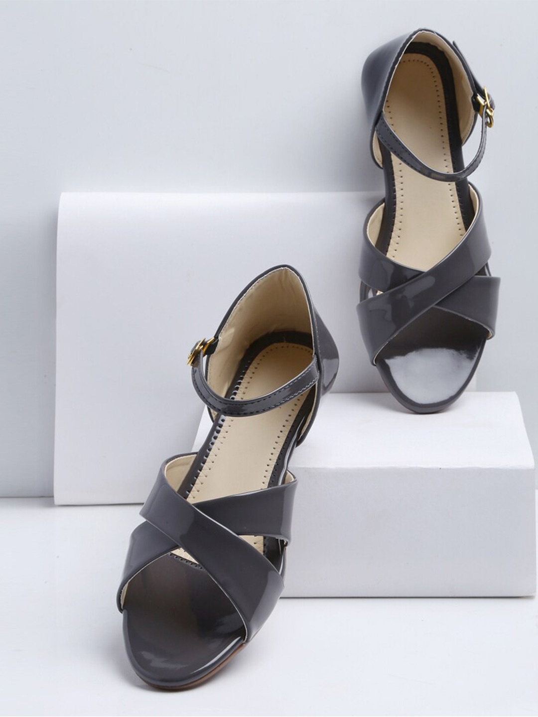 

AROOM Women Open Toe Flats, Grey