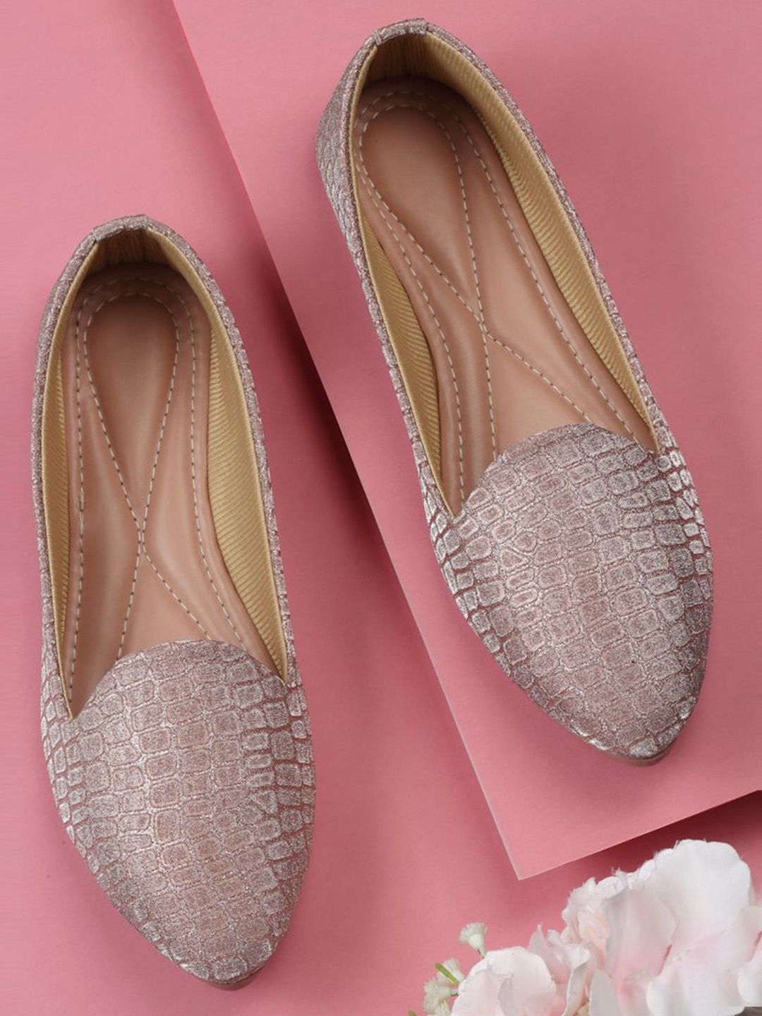 

AROOM Women Textured Ballerinas Flats, Pink