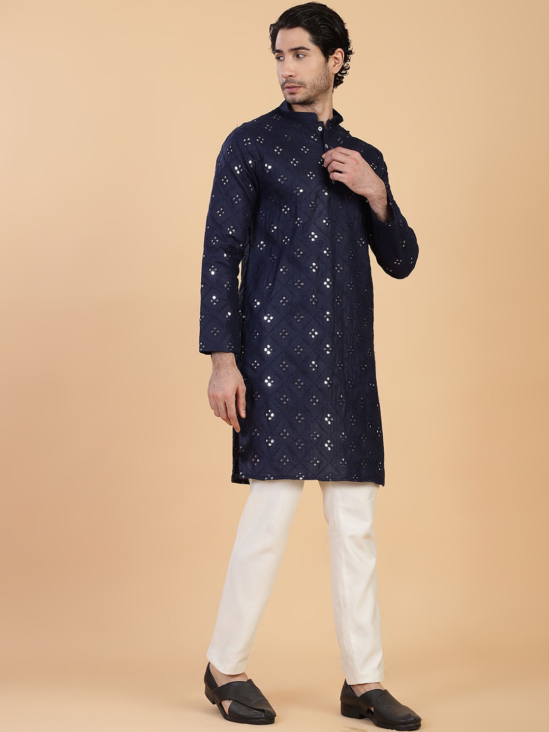 

Shiv Leela Men Geometric Thread Work Jacquard Kurta, Navy blue