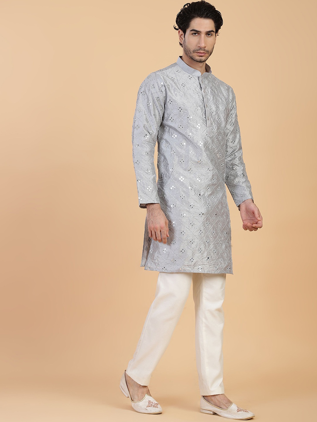 

Shiv Leela Men Geometric Striped Thread Work Jacquard Kurta, Grey