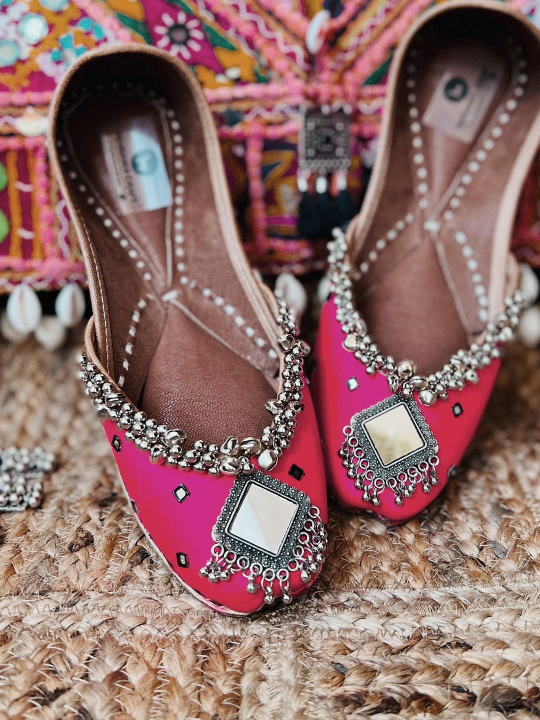 

PehnawaCraft Oxidised and mirror Embellished Leather Handcrafted Mojaris, Pink