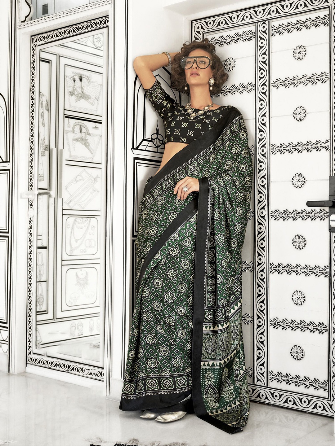 

elora Ethnic Motifs Satin Saree, Green
