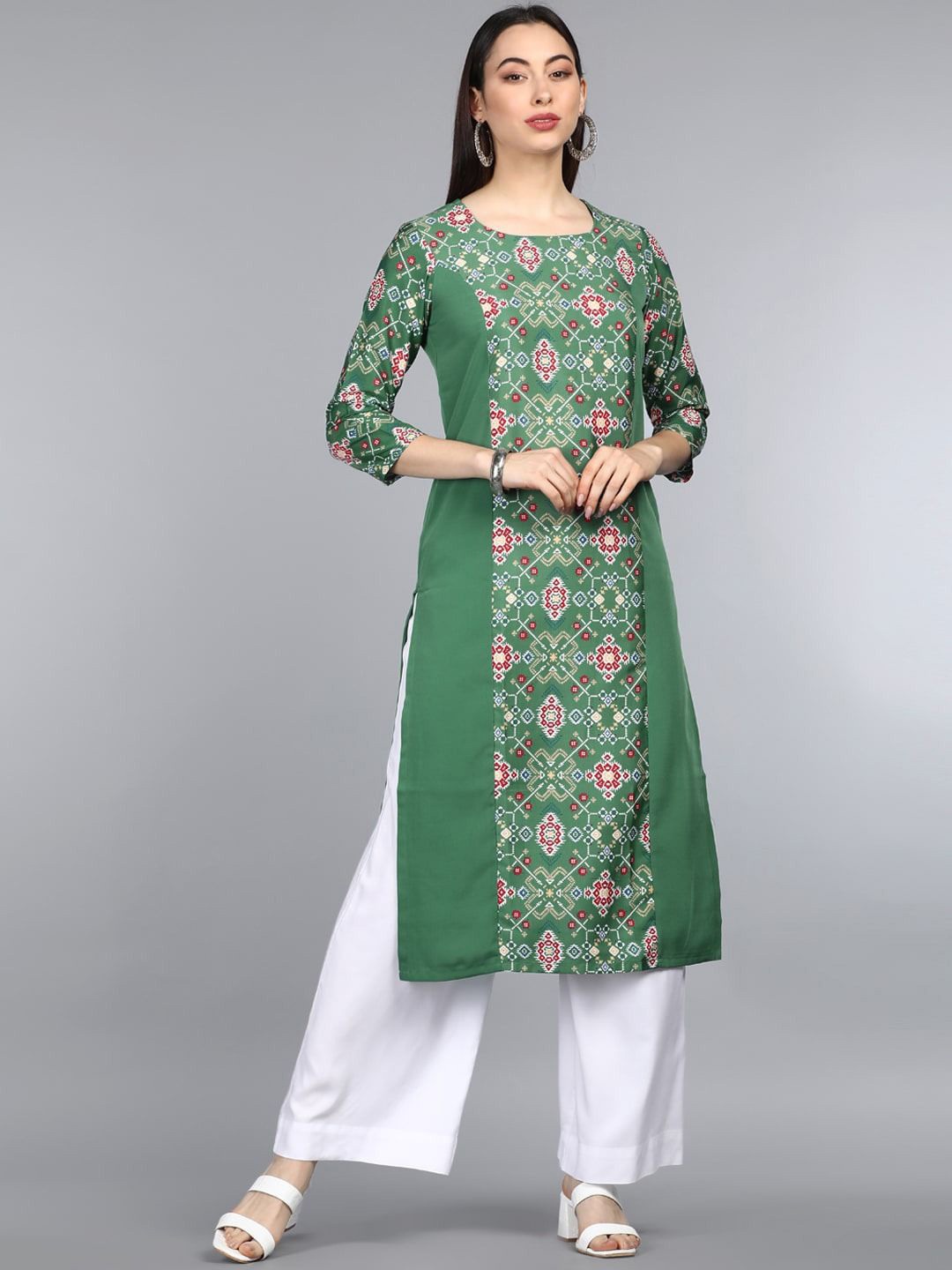 

KALINI Women Geometric Embroidered Sequinned Kurta, Green