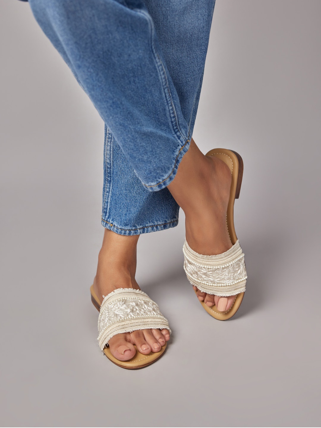 

CAI Women Party Open Toe Pearl Embroidery Flats, White