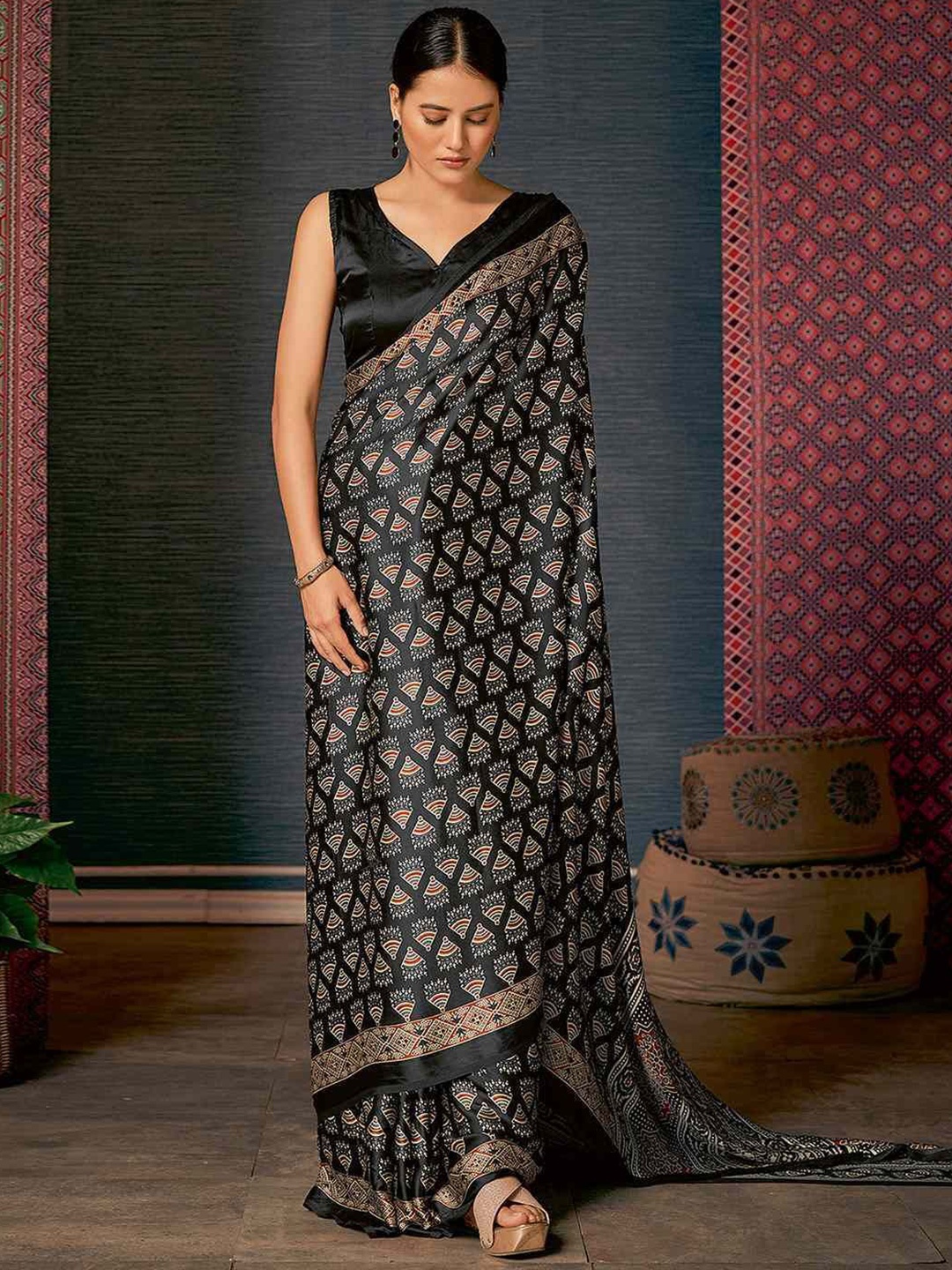 

AWRIYA Ajrak Block Satin Saree, Black