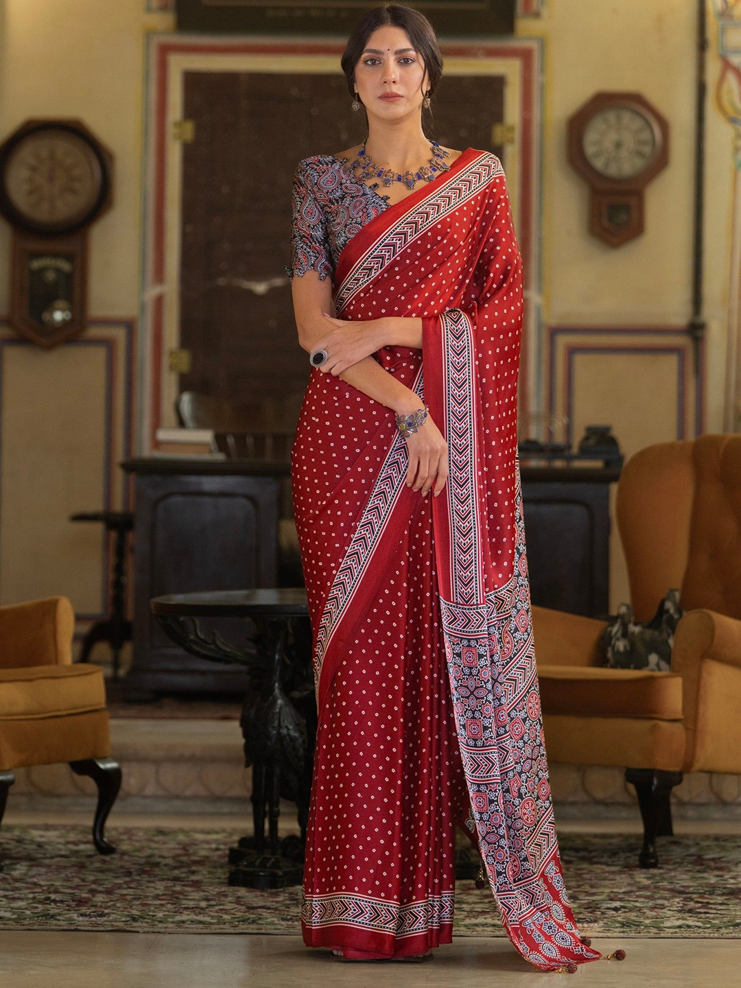 

AWRIYA Bandhani Satin Saree, Red