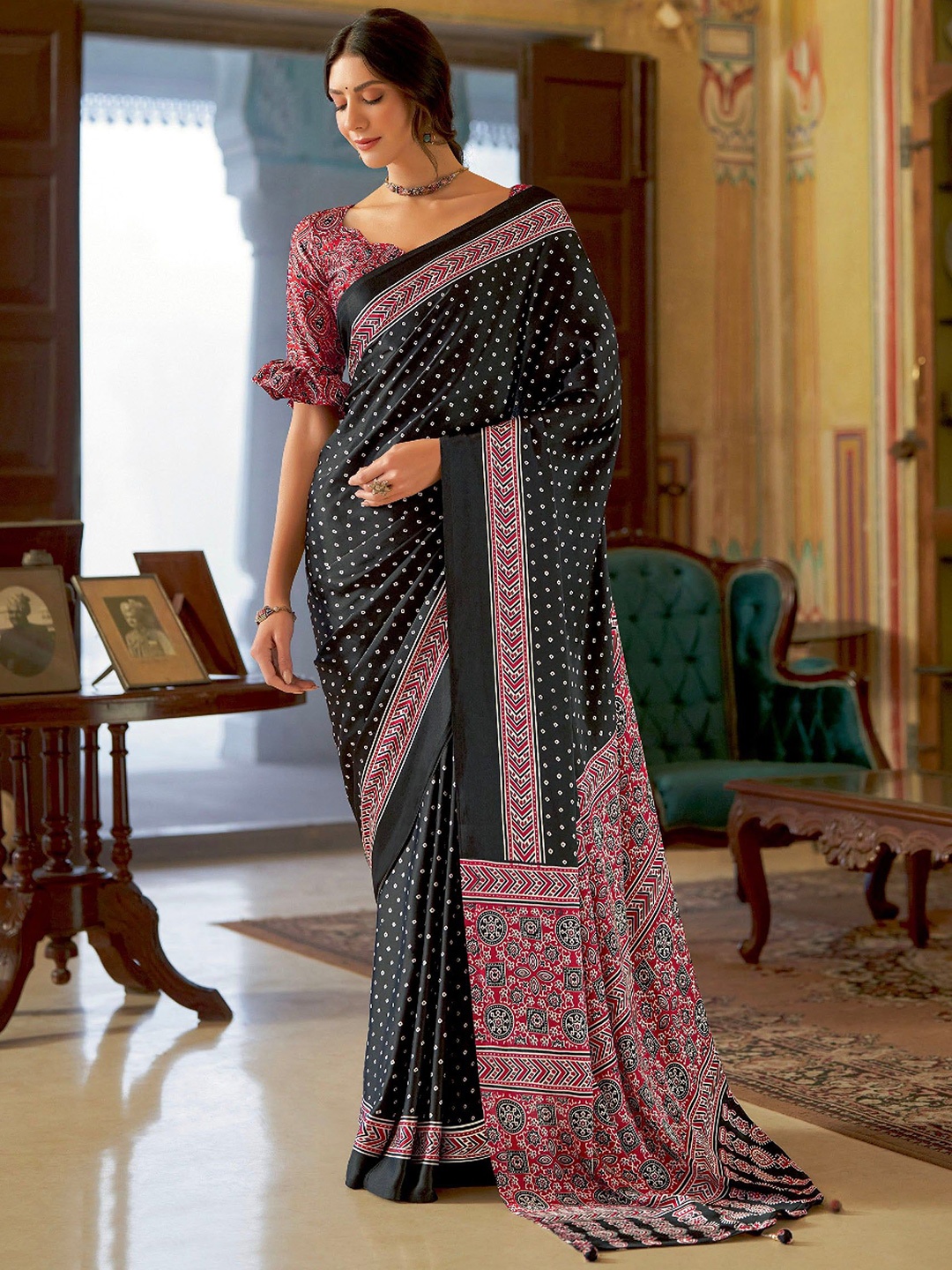 

AWRIYA Ajrak Block Satin Saree, Black