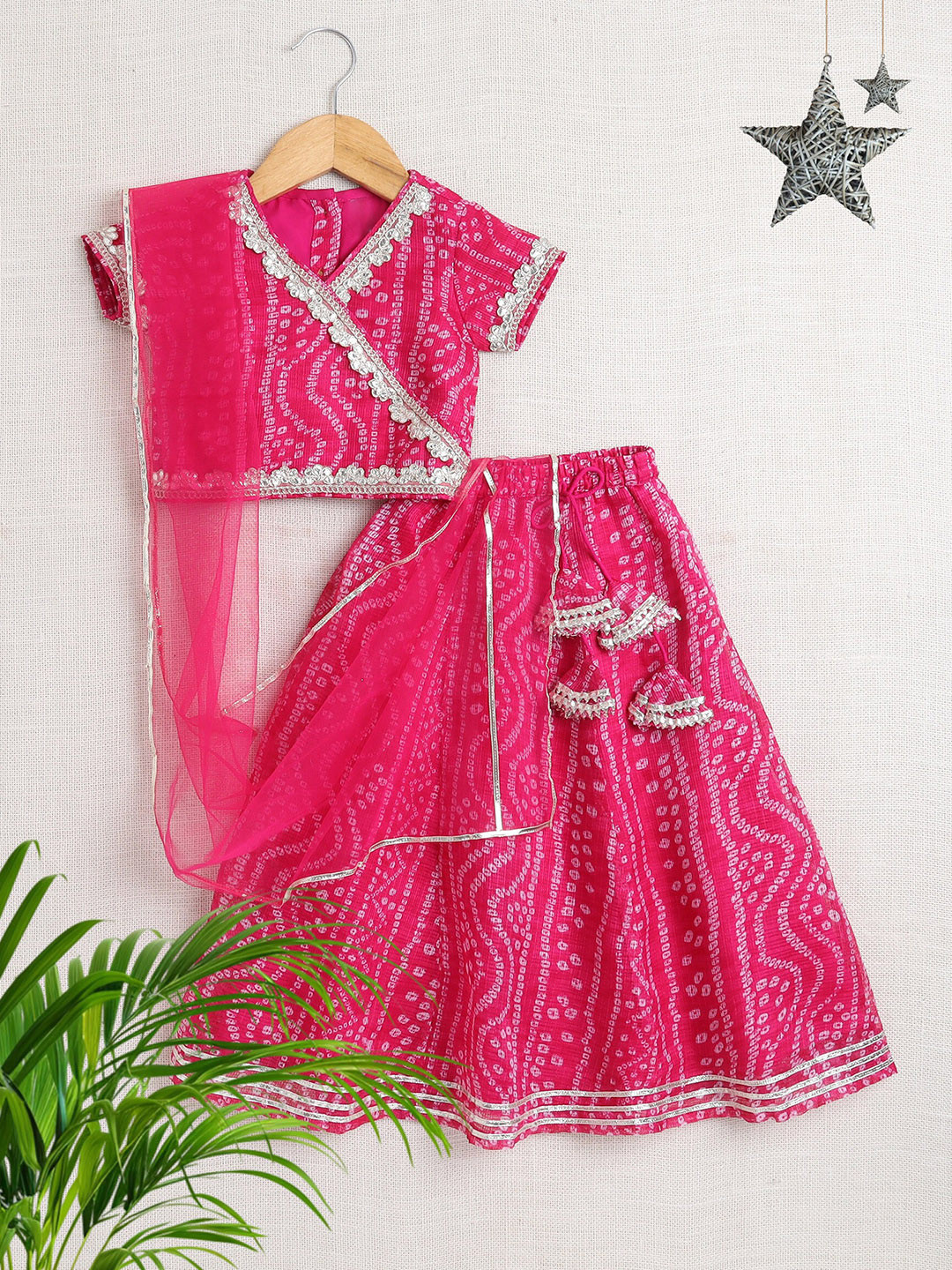 

The Magic Wand Girls Printed Ready to Wear Lehenga & Blouse With Dupatta, Fuchsia