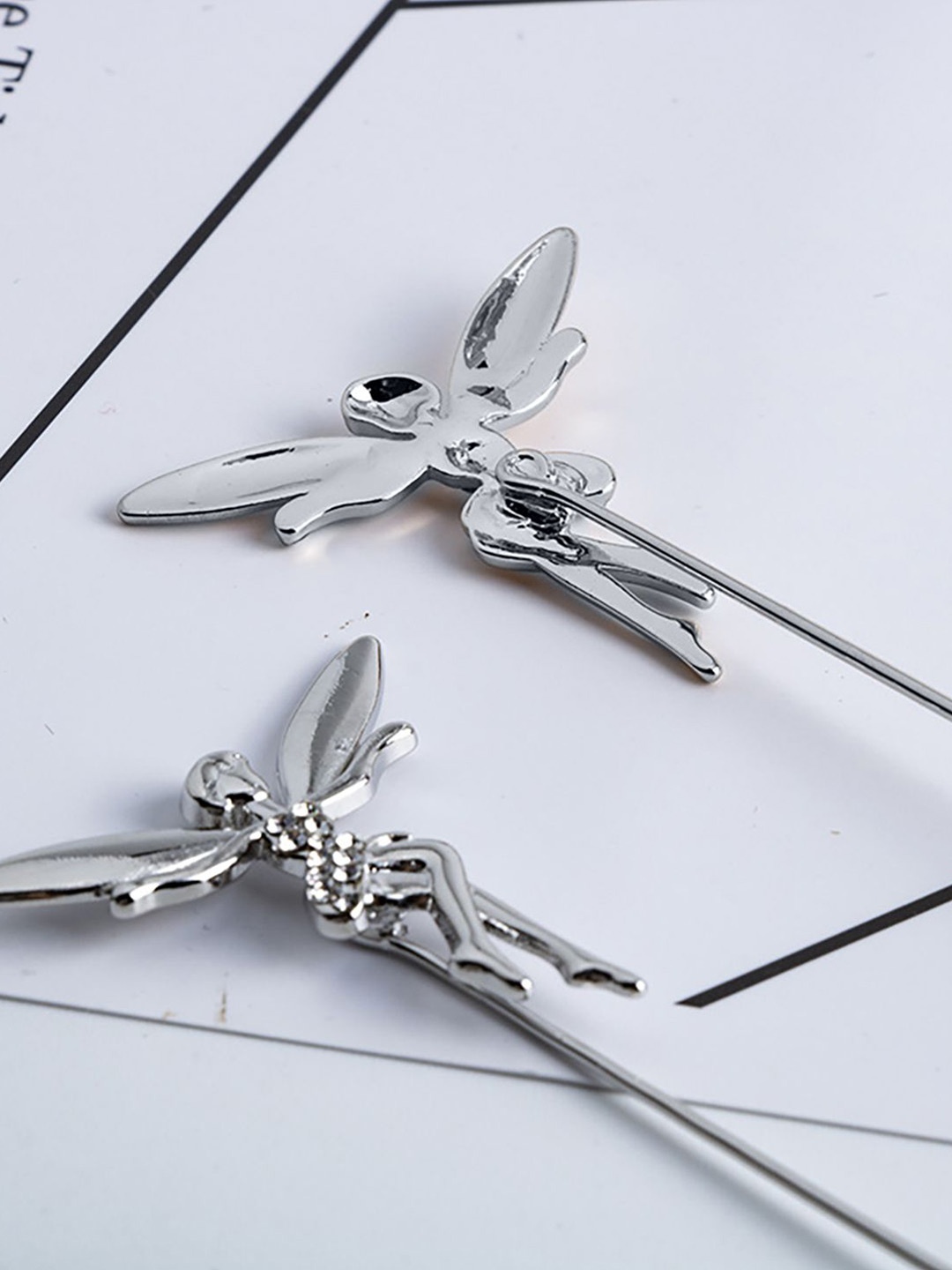 

SYGA Men Cubic Zirconia-Studded Minimal Lapel Pin, Silver