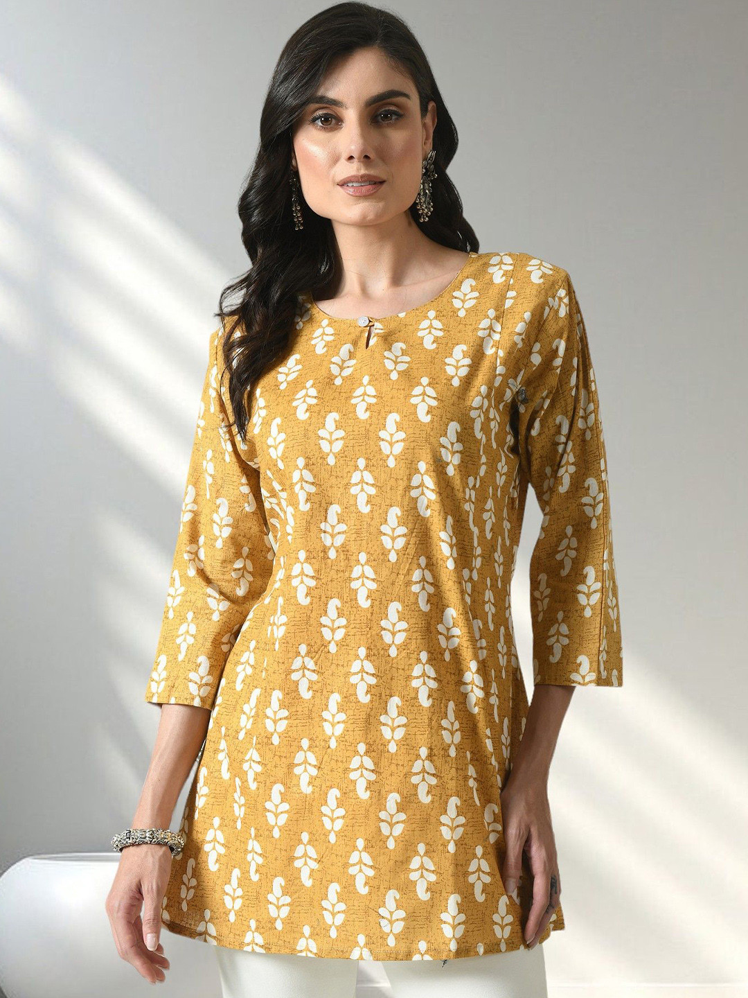 

BAESD Print Keyhole Neck Top, Yellow
