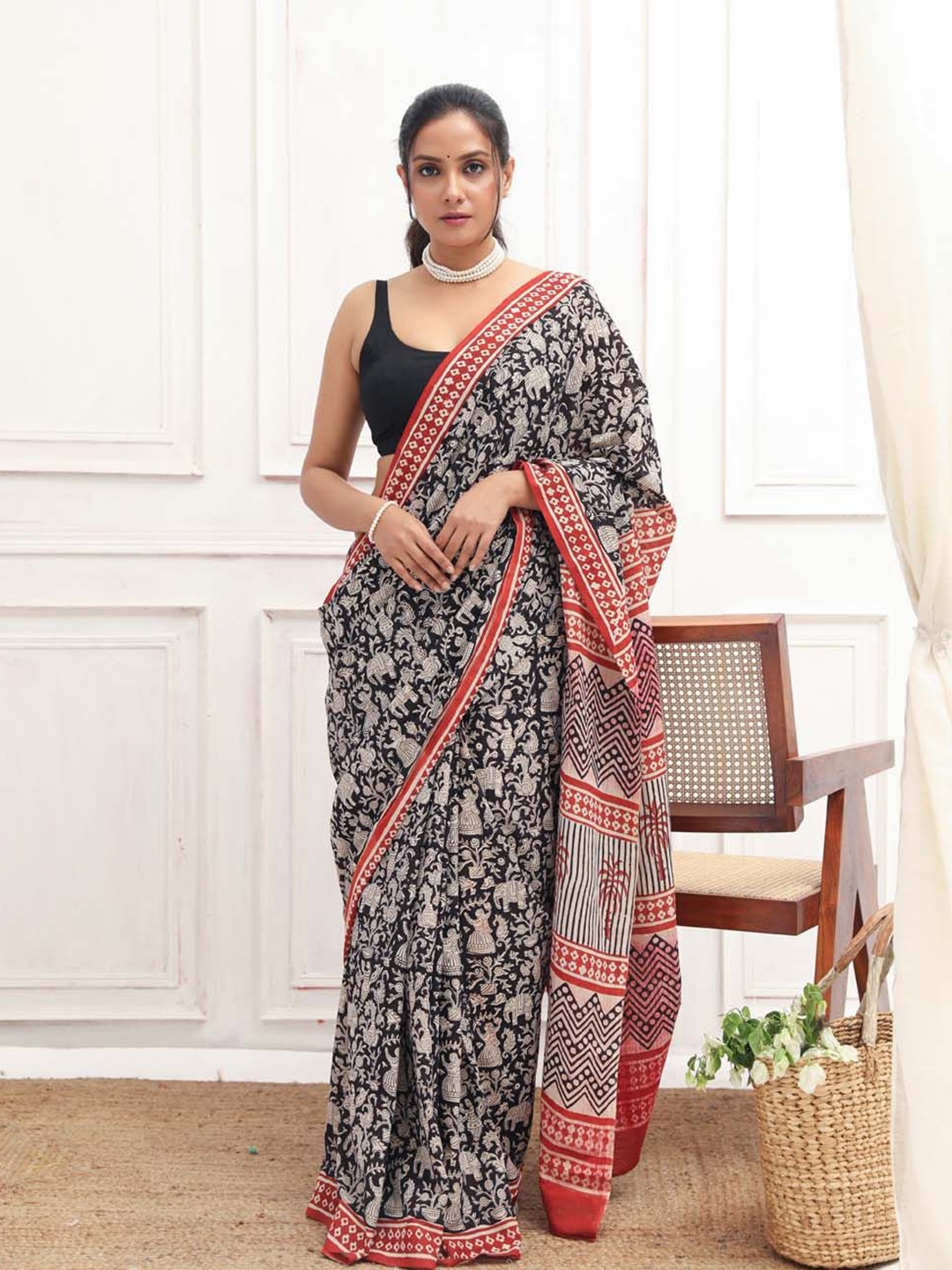 

Indethnic Ethnic Motifs Pure Cotton Bagru Saree, Black